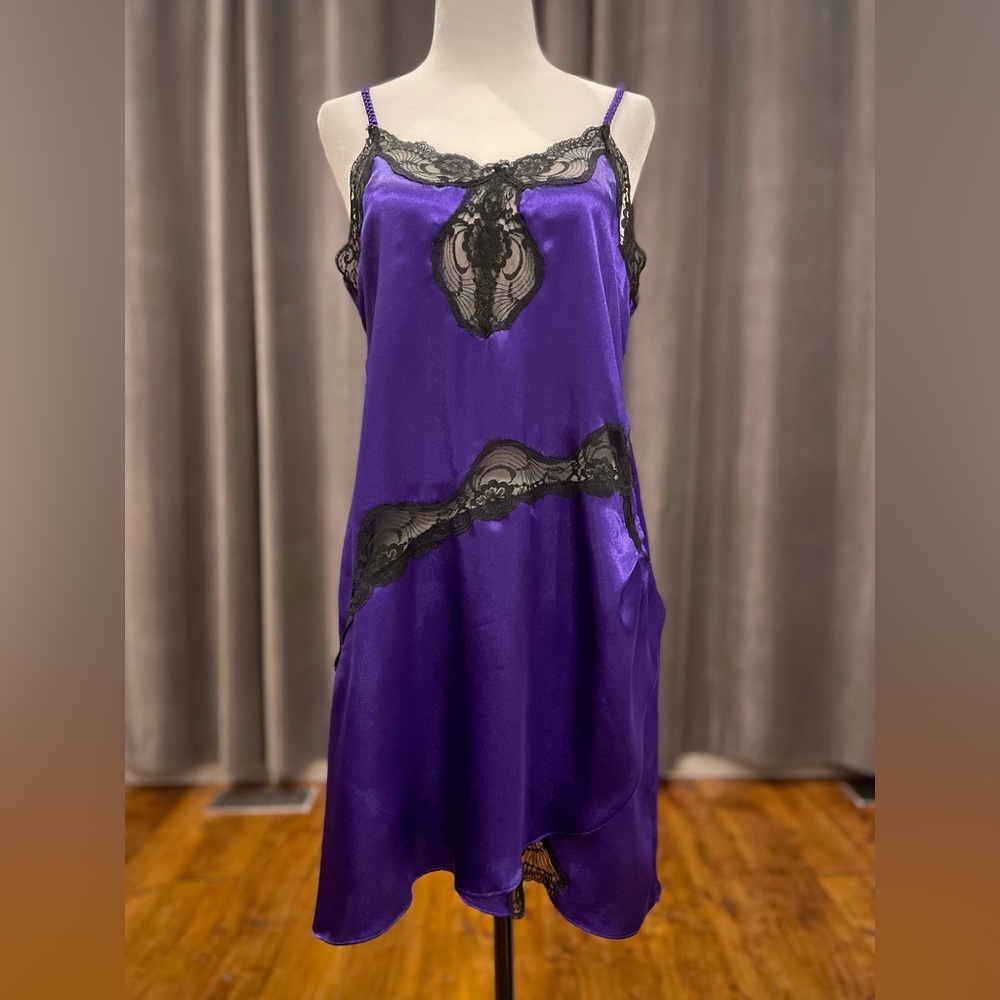 Vintage 1990s satin chemise nightie slip